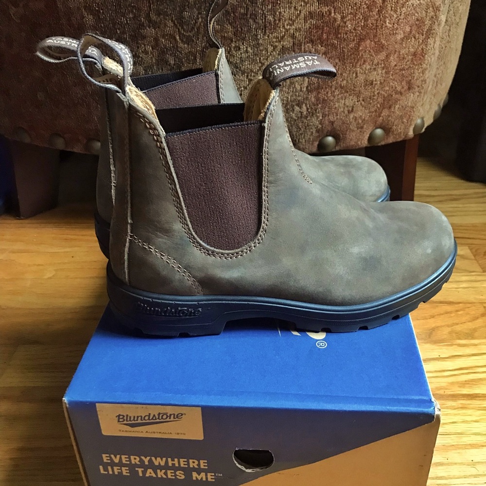 New Women’s Blundstone #585 Chelsea Boots Size 7 Rustic Brown